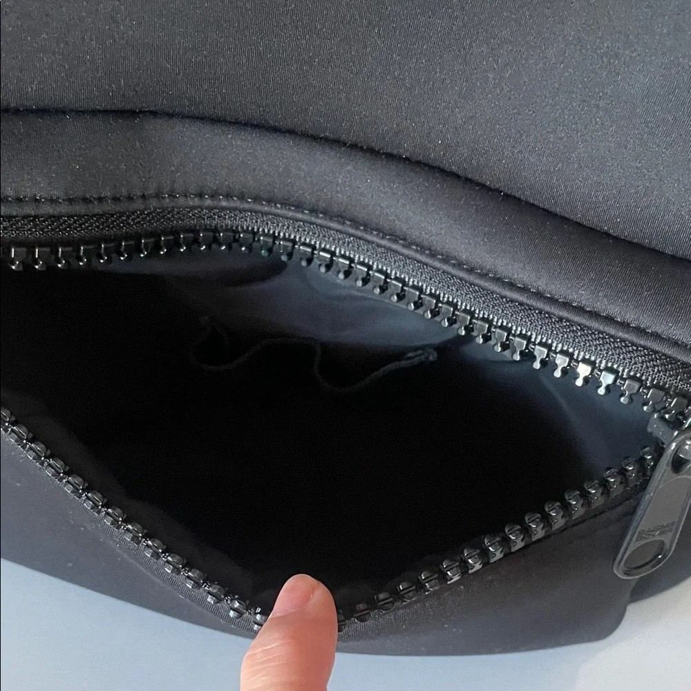 Good condition Dagne Dover Medium Dakota Neoprene Backpack for women